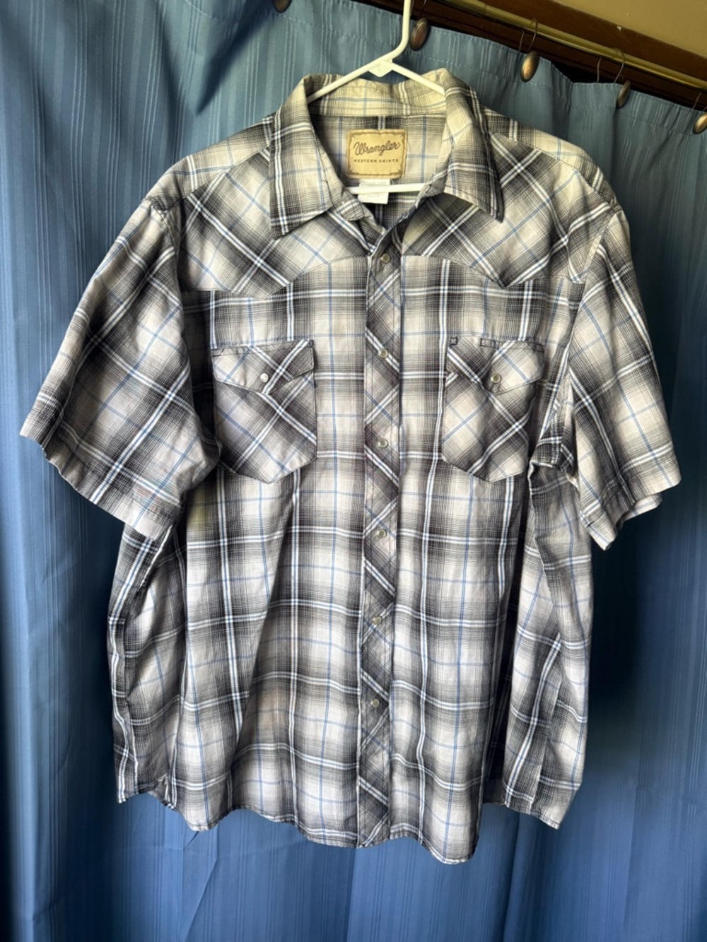 Wrangler Short-Sleeve Plaid Button-Down Shirt - Gray and Blue